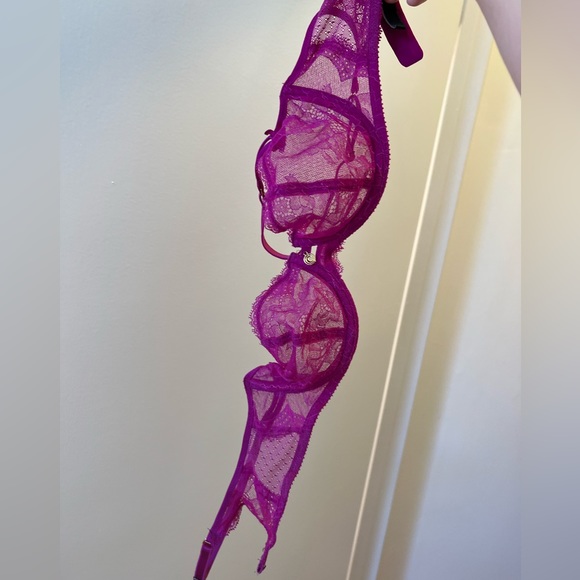 Chantelle lacy romantic pink Demi bra - Picture 4 of 4